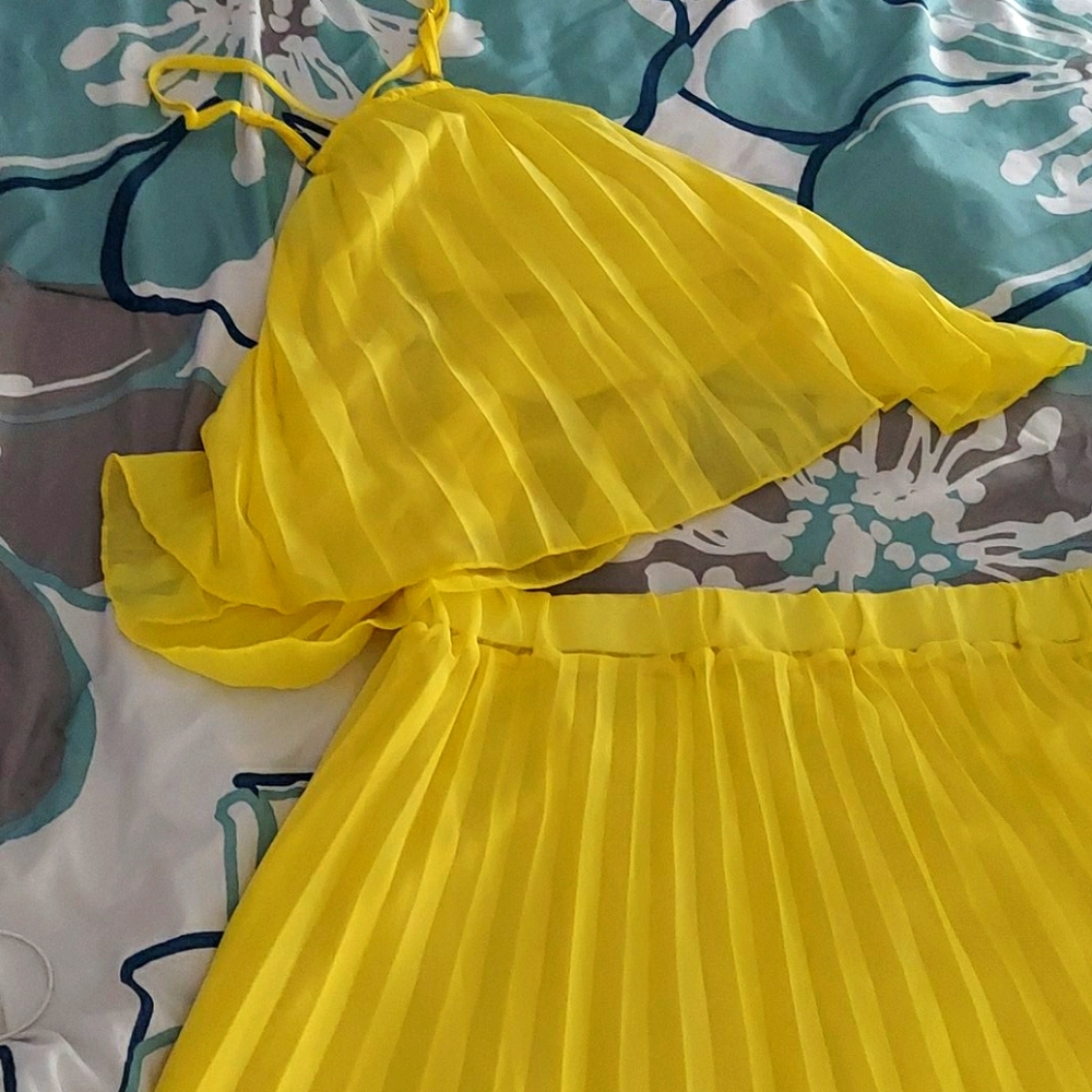 2 piece skirt set never worn